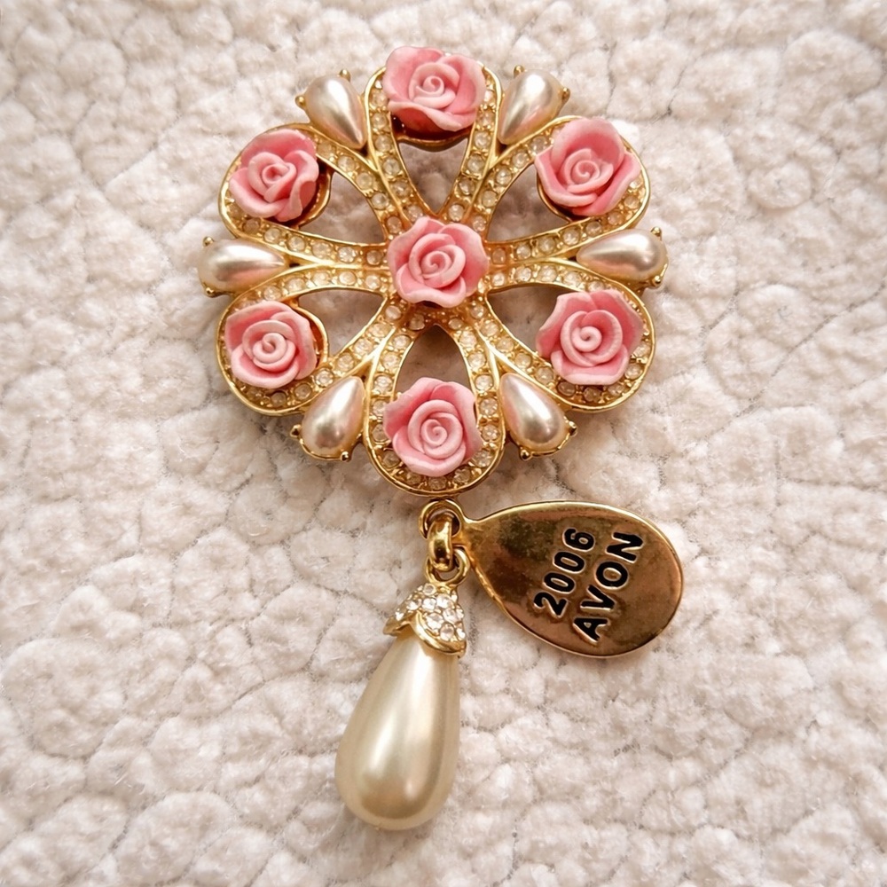 Avon 2006 Pink Rose Faux Pearl Rhinestone Brooch Pin Gold Tone
